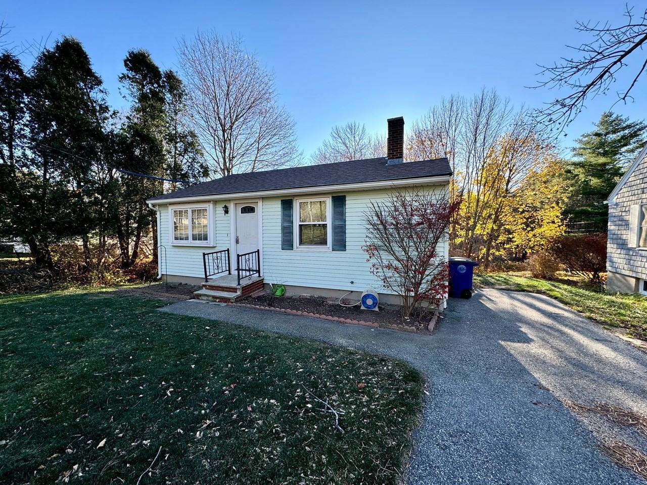 305 Brook St - Photo 3 of 18