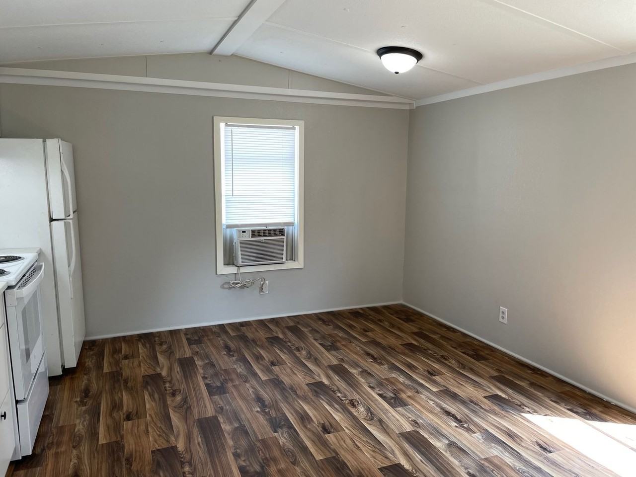 212 Leatherwood Ln - Photo 3 of 14