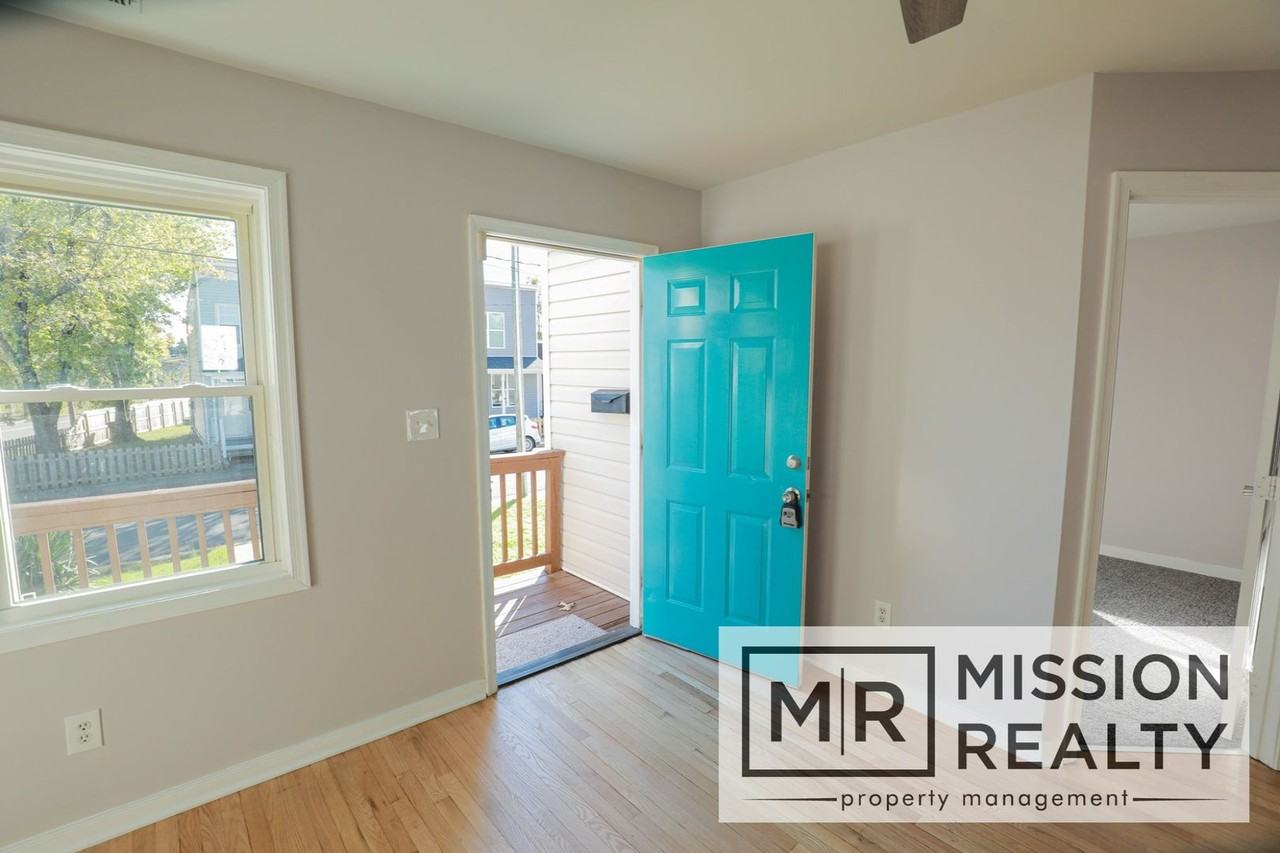 472 Hunt Ave - Photo 2 of 20