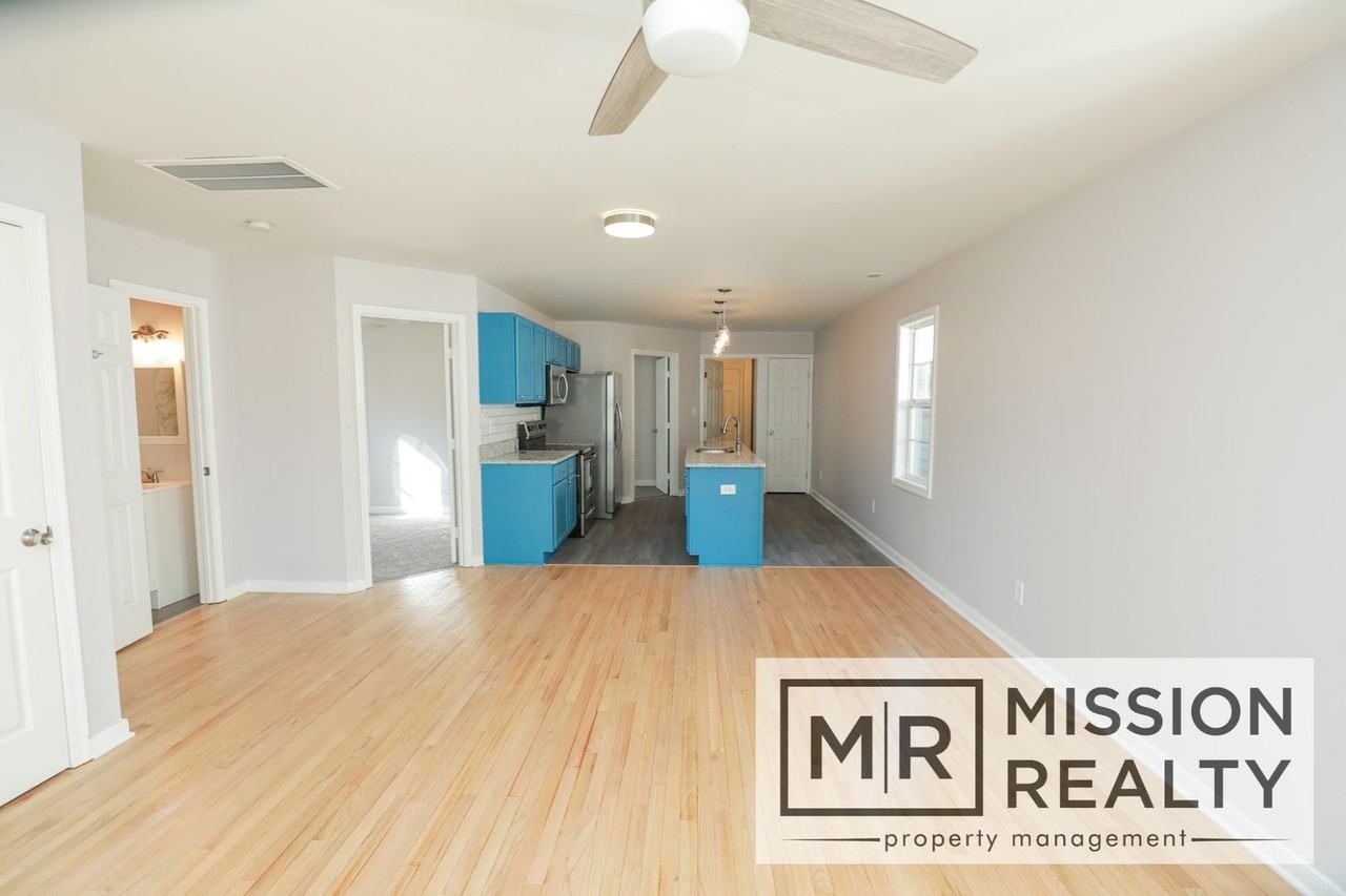 472 Hunt Ave - Photo 3 of 20