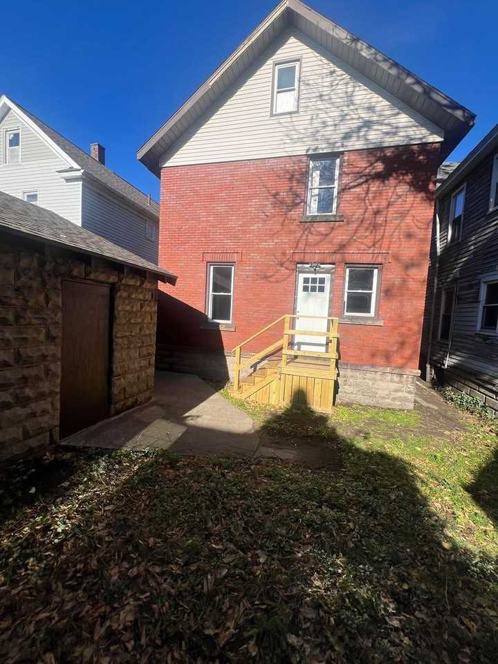 743 East 7th Street - Photo 2 of 12