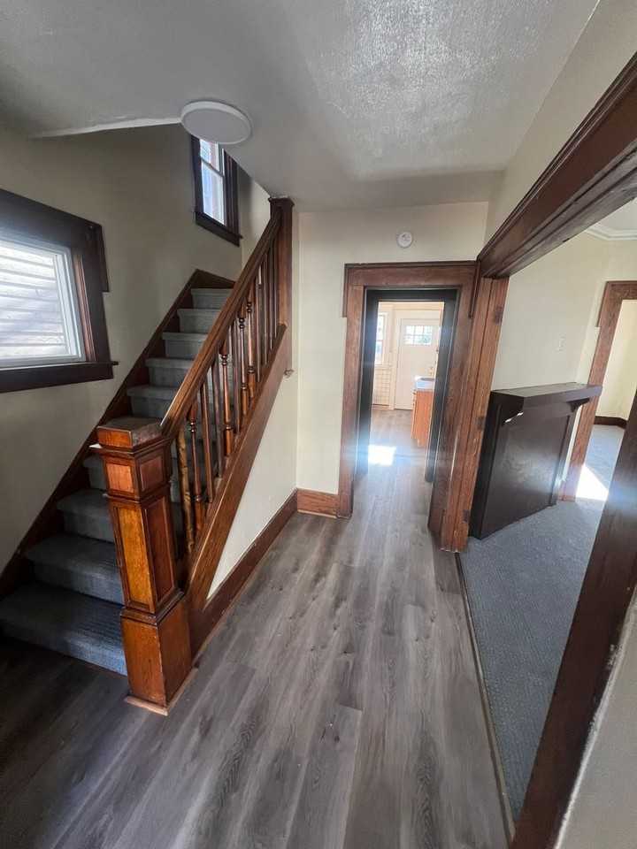 743 East 7th Street - Photo 3 of 12