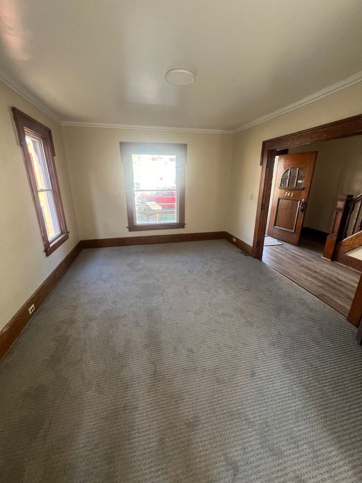 743 East 7th Street - Photo 7 of 12