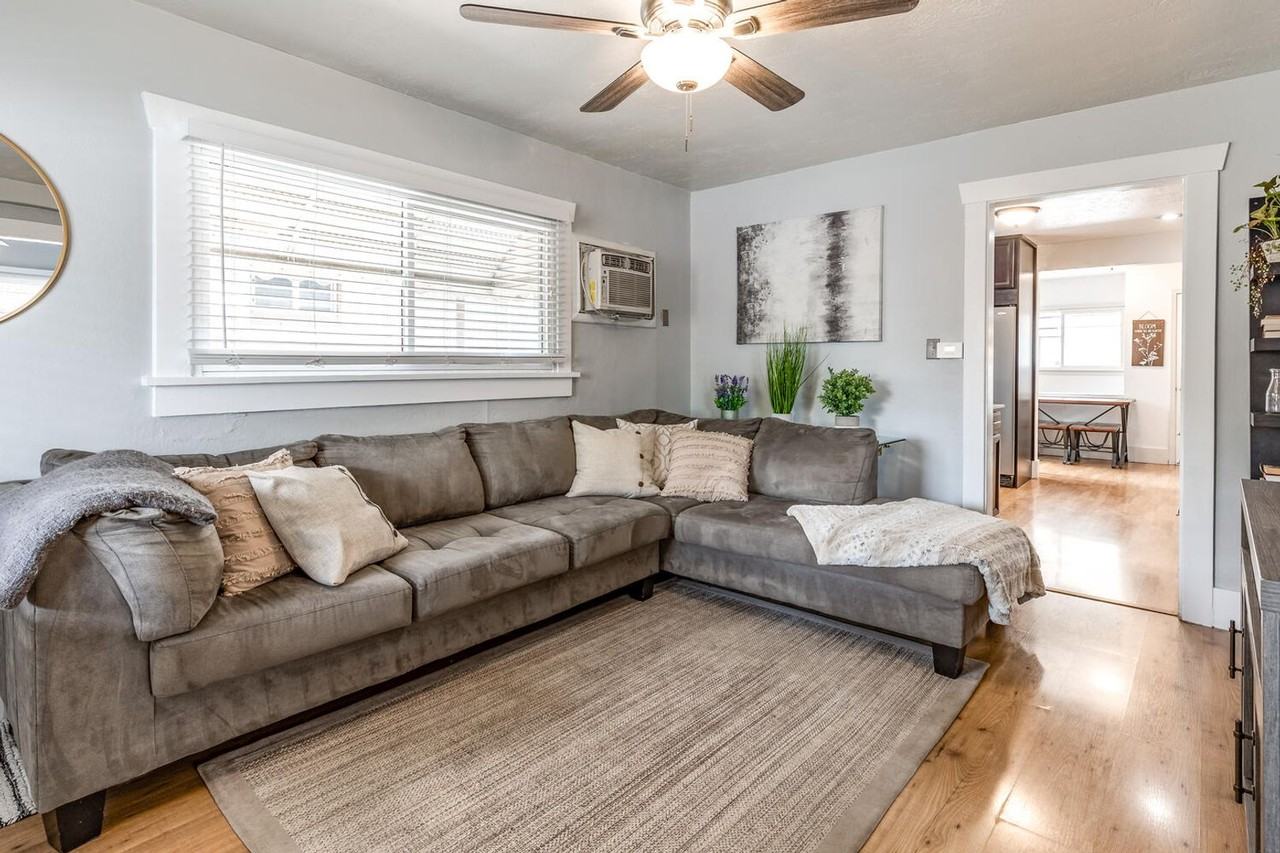 282 E Hollywood Ave - Photo 3 of 18