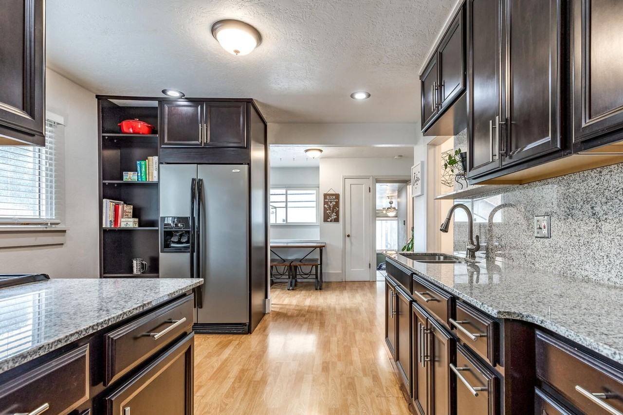 282 E Hollywood Ave - Photo 5 of 18