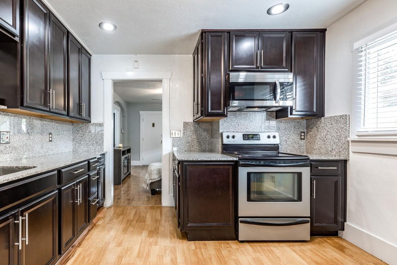 282 E Hollywood Ave - Photo 6 of 18