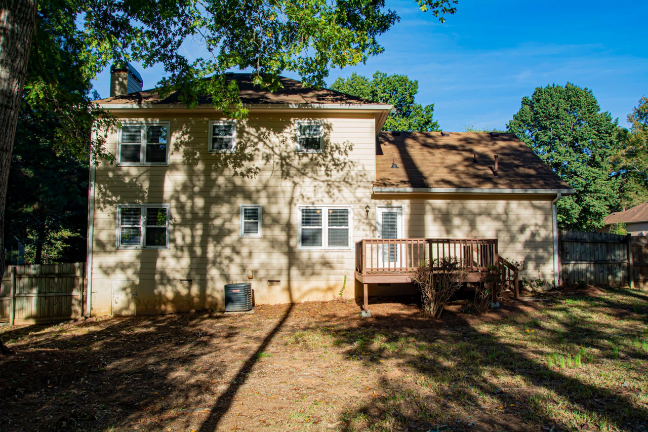 1111 Plantation Dr Se - Photo 3 of 19