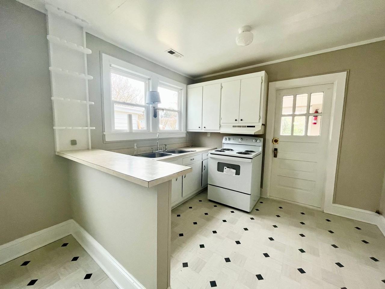 803 W Elizabeth St - Photo 2 of 8