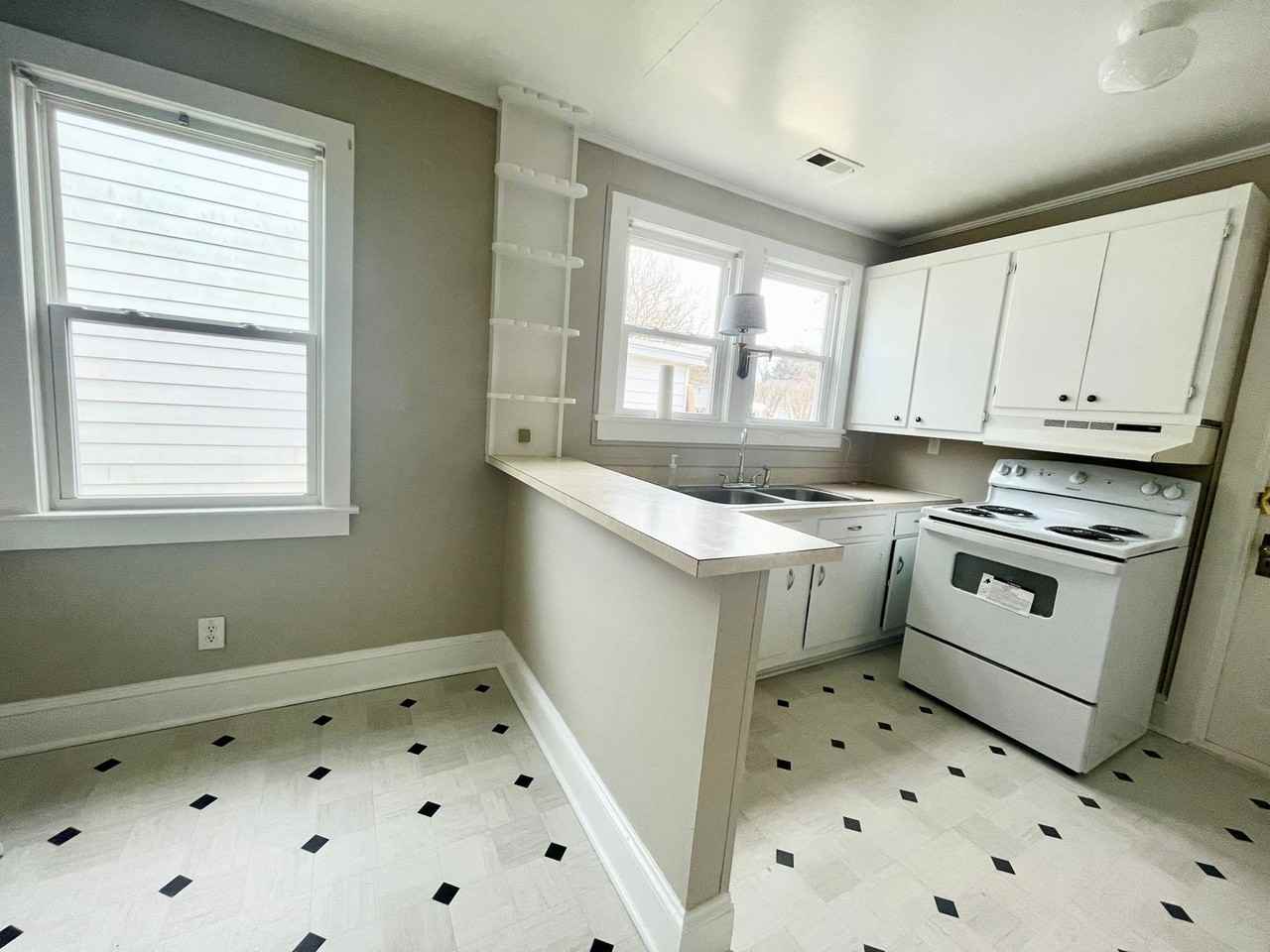 803 W Elizabeth St - Photo 3 of 8