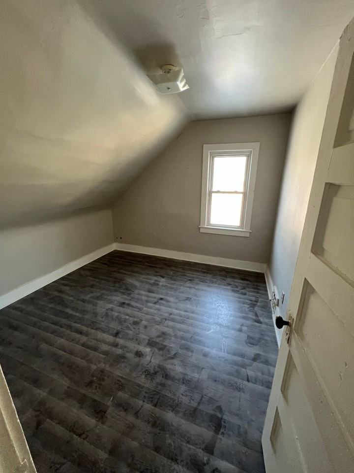 111 French St - Photo 5 of 9