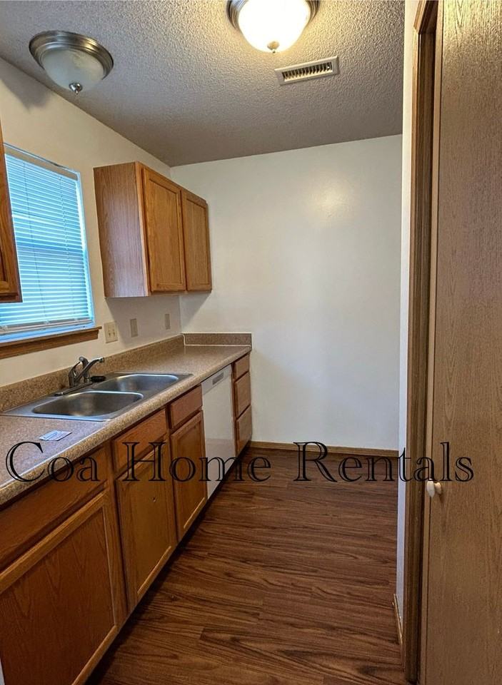 1347 N Cleveland Ave - Photo 3 of 10