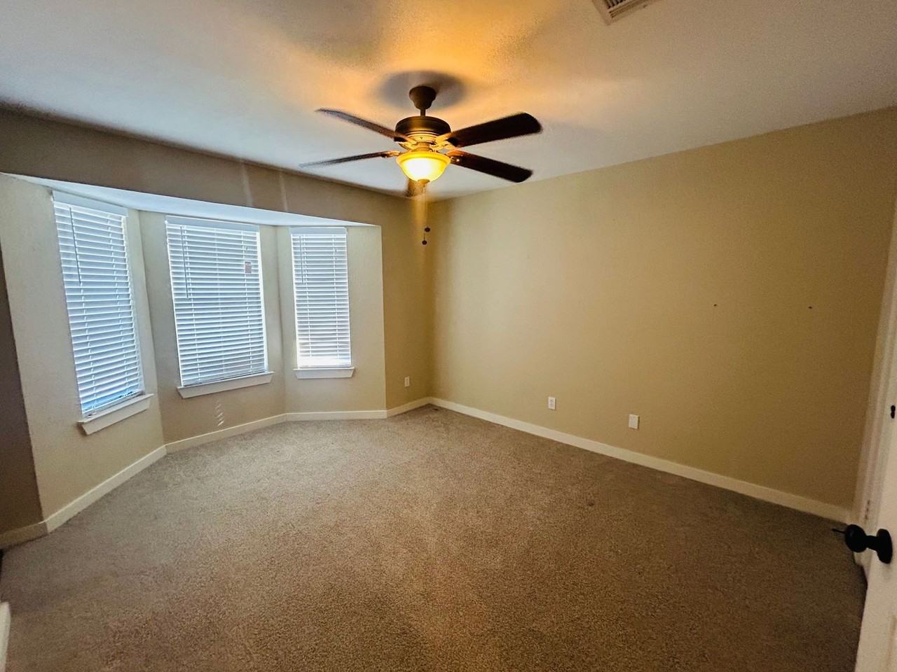 1303 Speight Ave - Photo 4 of 16