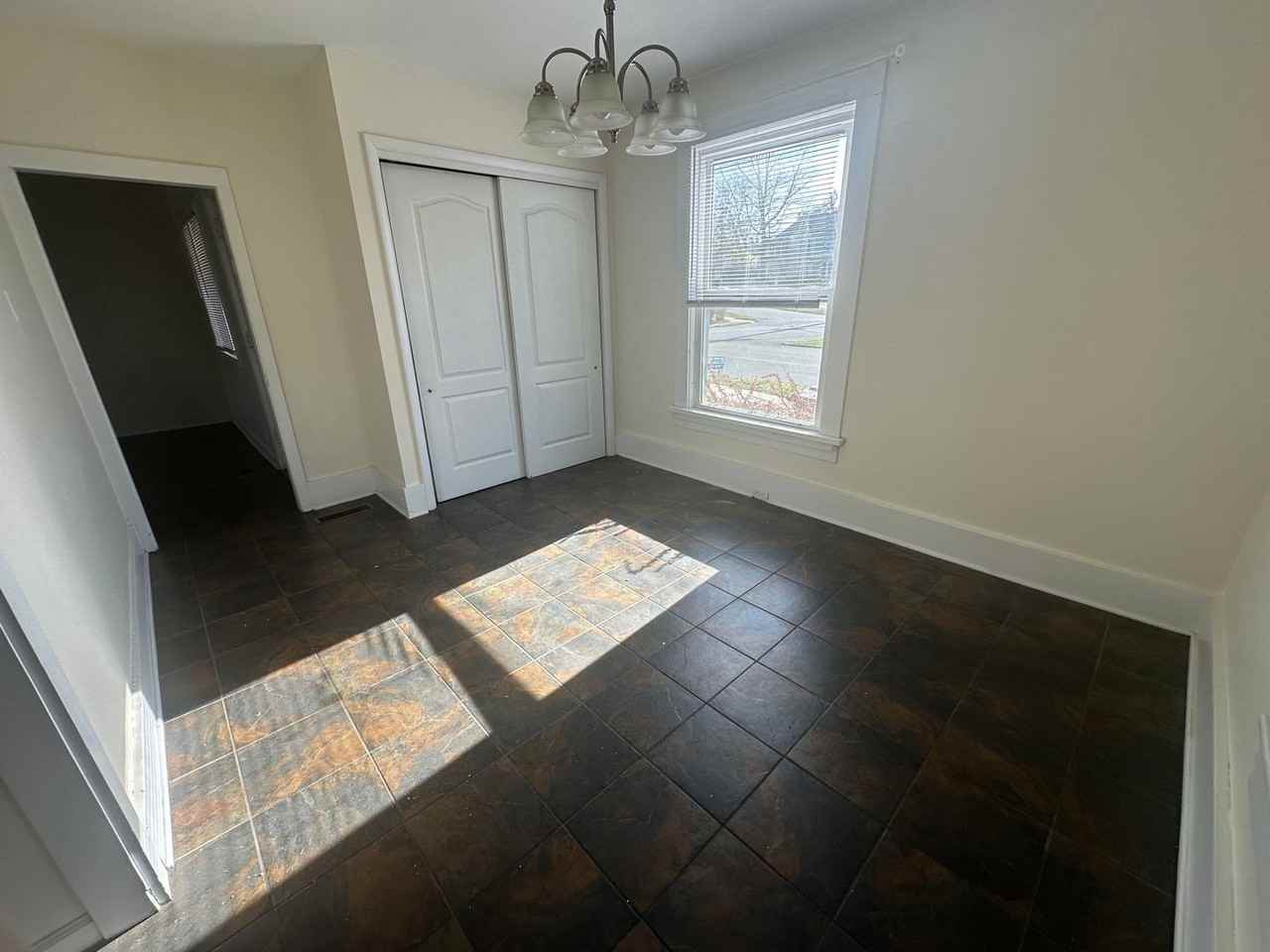 243 W Pine St - Photo 5 of 14