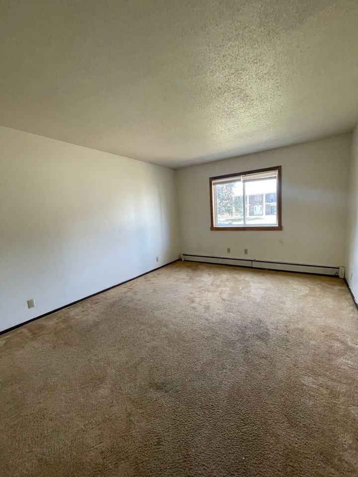791 Russell Rd - Photo 4 of 14