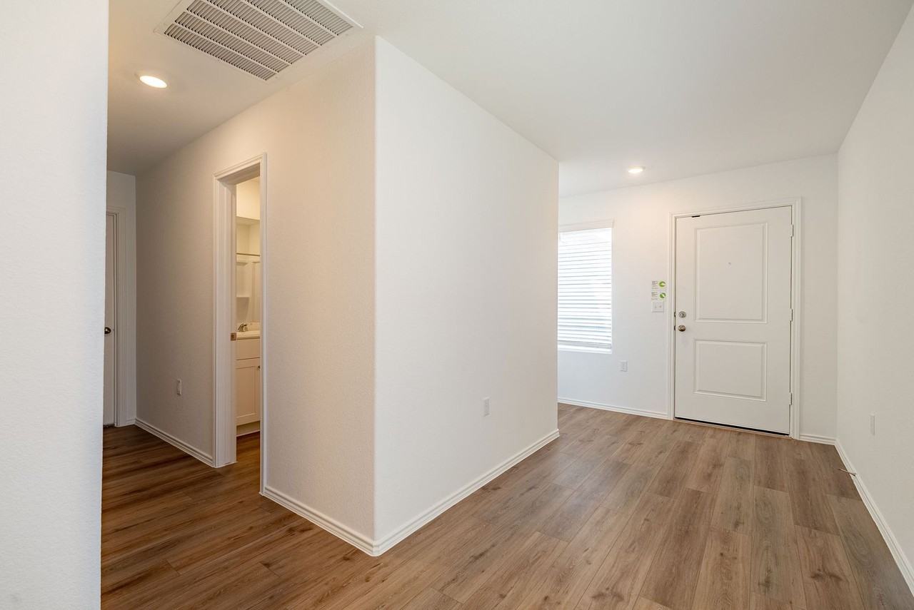 2509 Willkomen Way - Photo 4 of 23