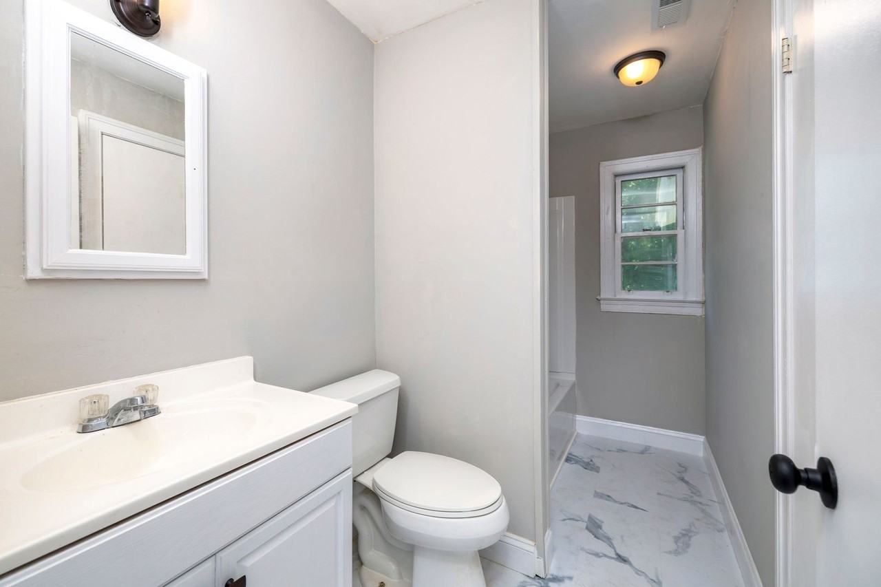 14 Woodside Rd - Photo 3 of 32