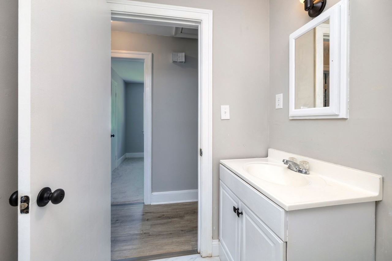 14 Woodside Rd - Photo 5 of 32