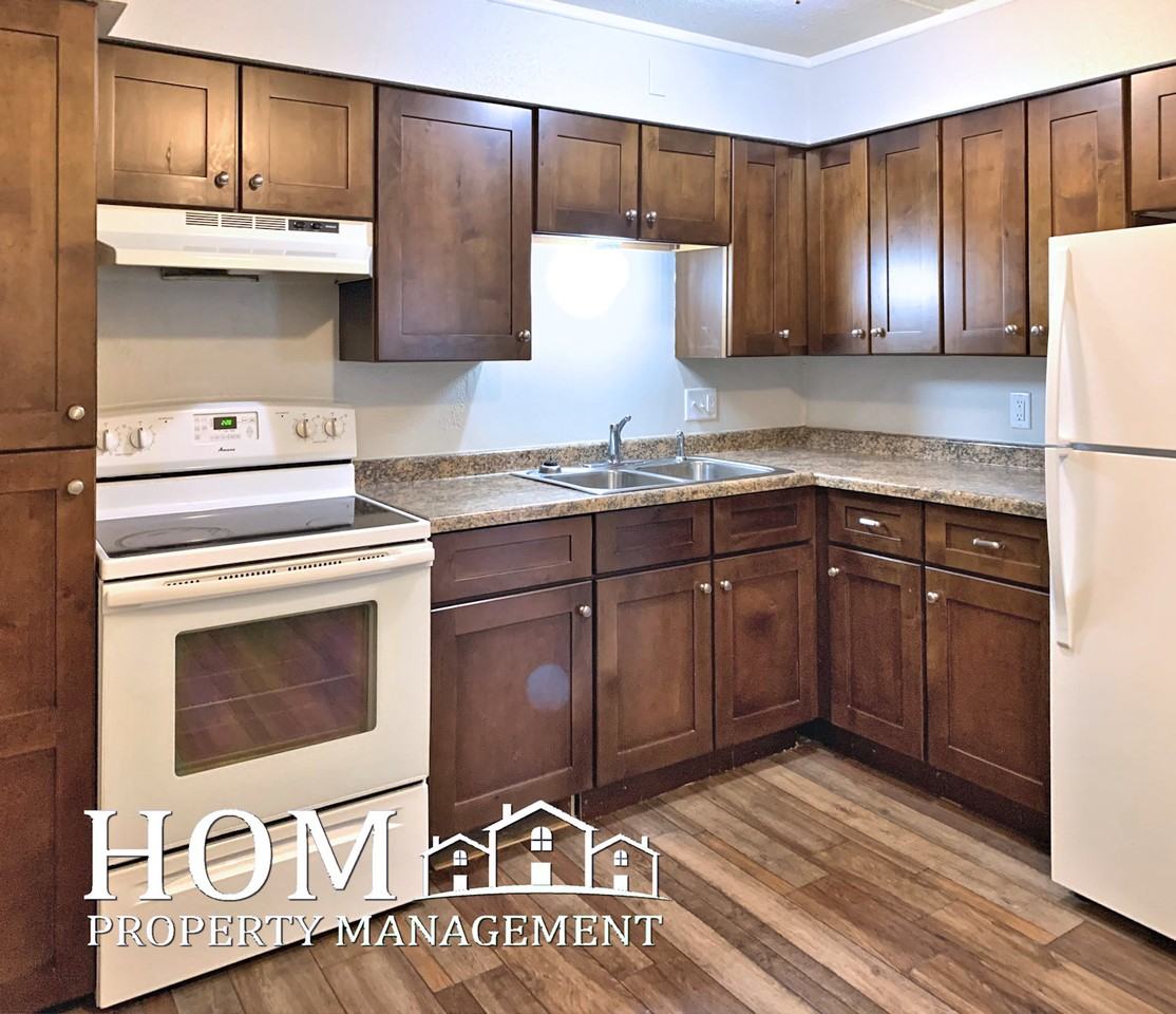 512 3rd St Ne #C - Photo 6 of 12