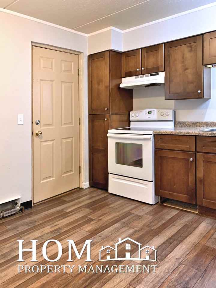 512 3rd St Ne #C - Photo 5 of 12
