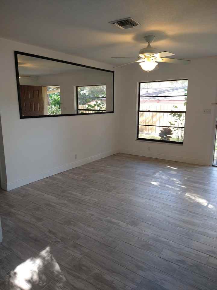 510 1/2 510 1/2 7av Ne #A - Photo 2 of 4