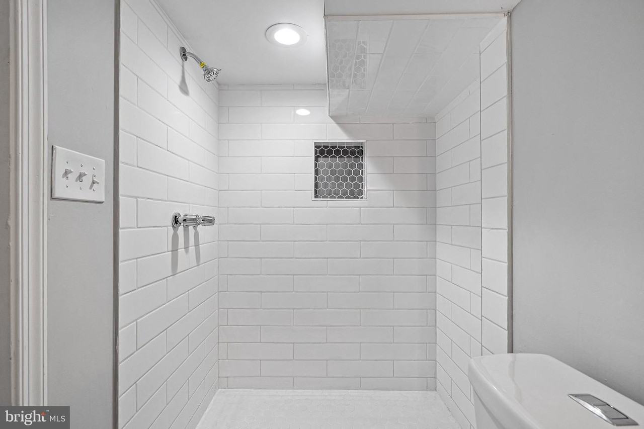 823 N Bradford St - Photo 7 of 27