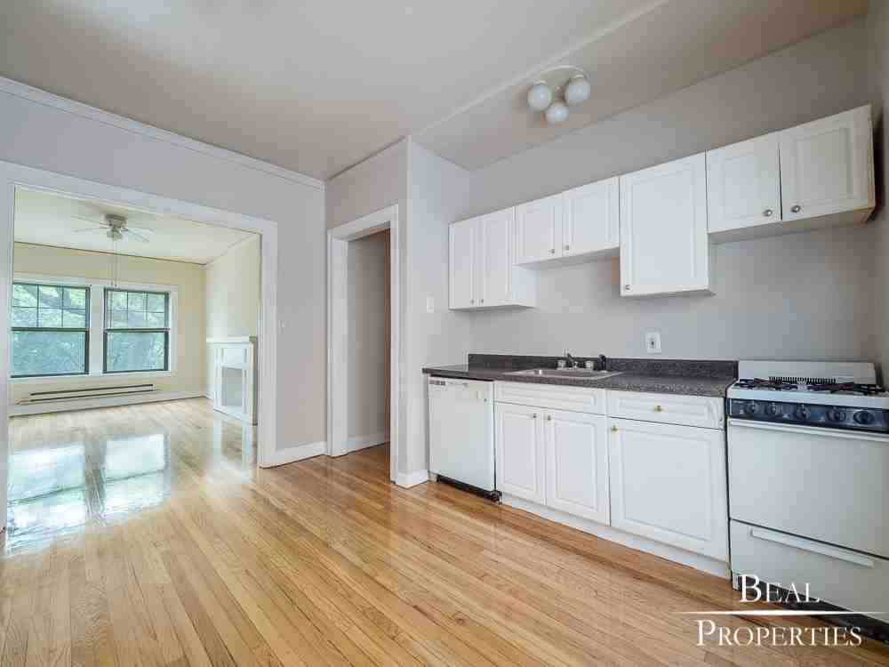 1031 Dempster St - Photo 3 of 8