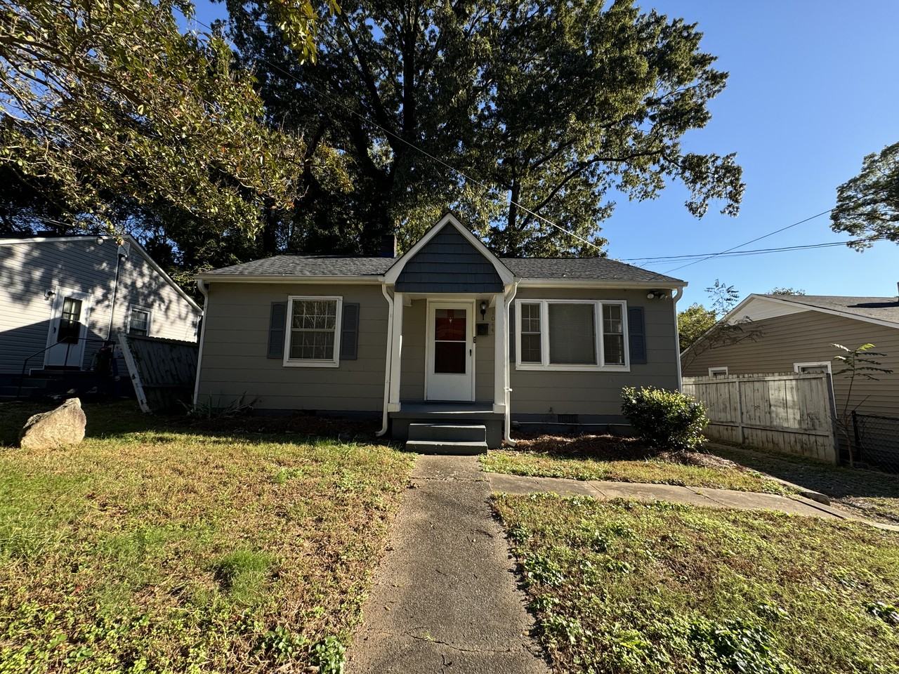 1044 W Bank St - Photo 2 of 21