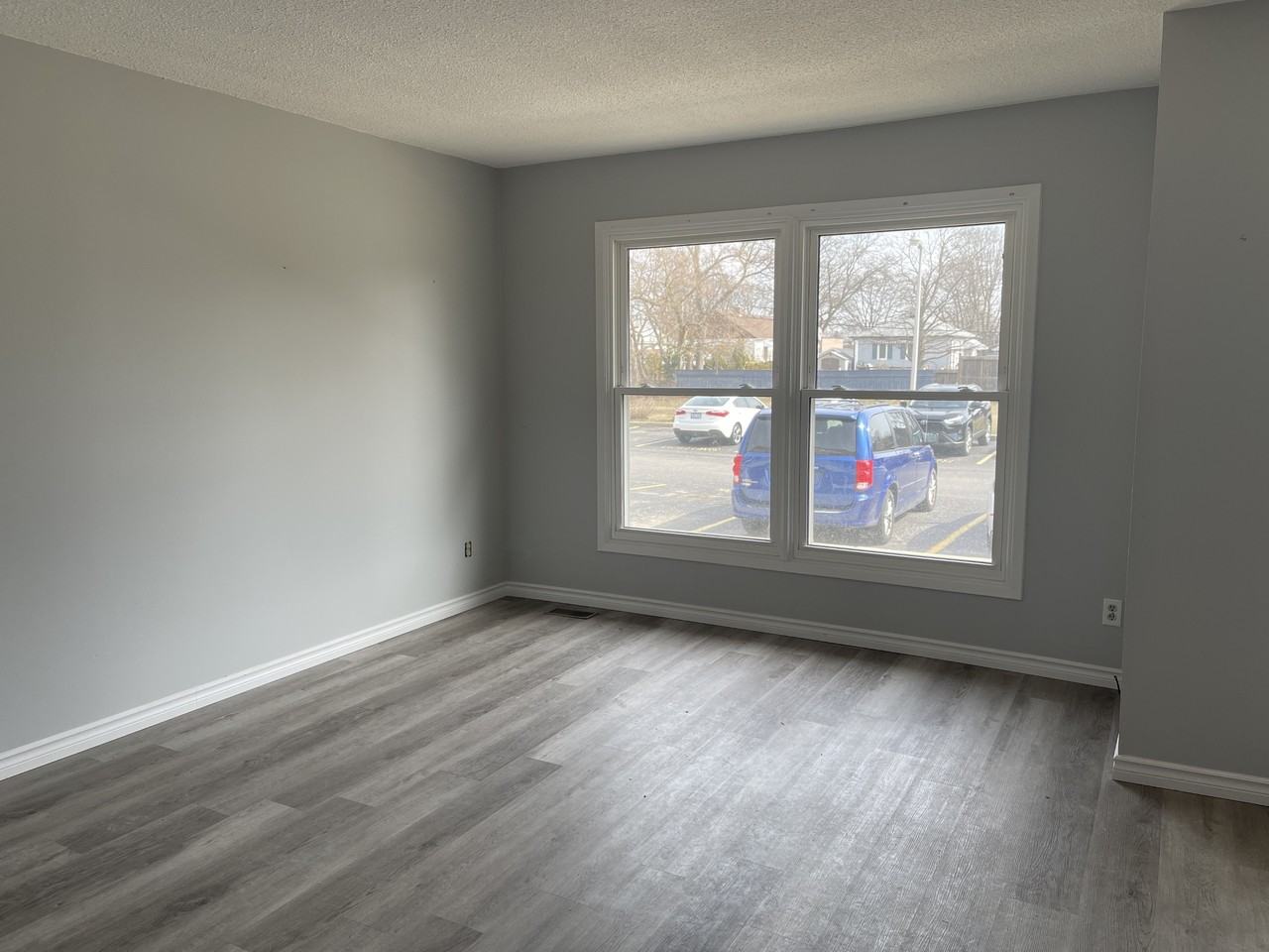 825 Exmouth St #24 - Photo 3 of 19