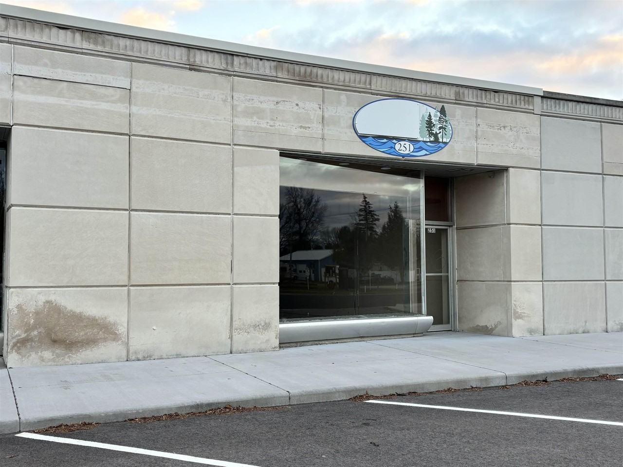 251 Market Ave - Photo 2 of 10