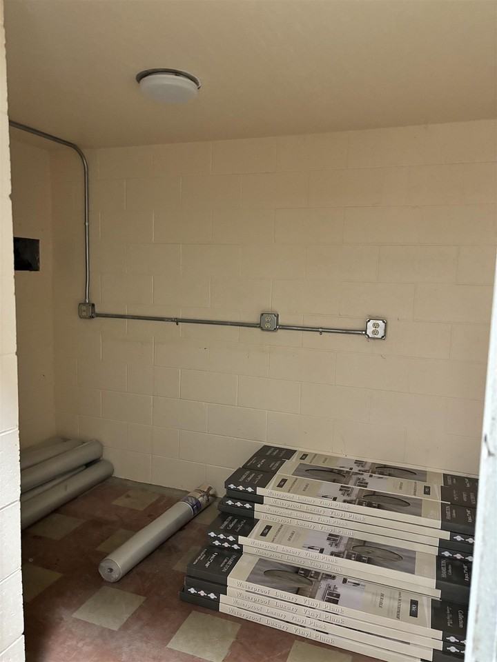 251 Market Ave - Photo 6 of 10