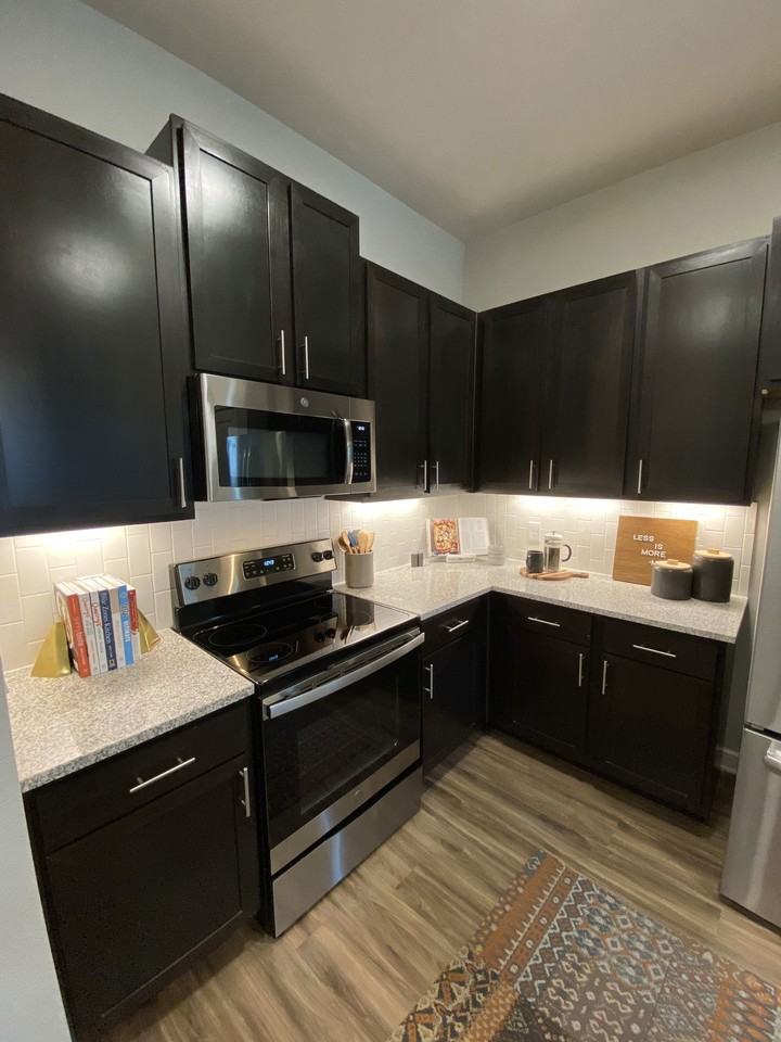 2411 Gillis St - Photo 2 of 8