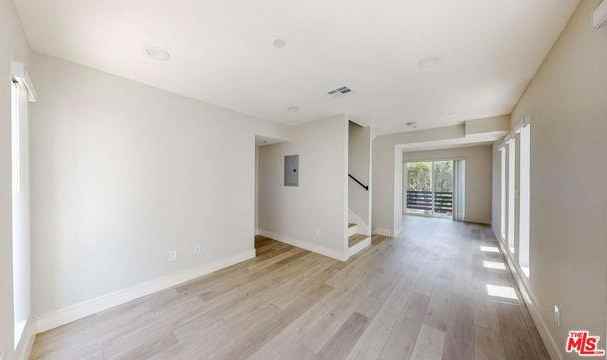 953 N Mariposa Ave - Photo 3 of 8