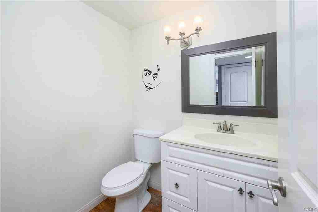 24521 Veronica Ct - Photo 2 of 8