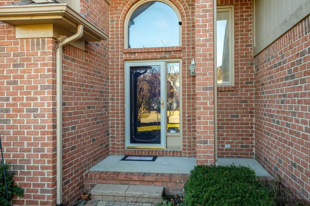 45491 Yorkshire Dr - Photo 3 of 8