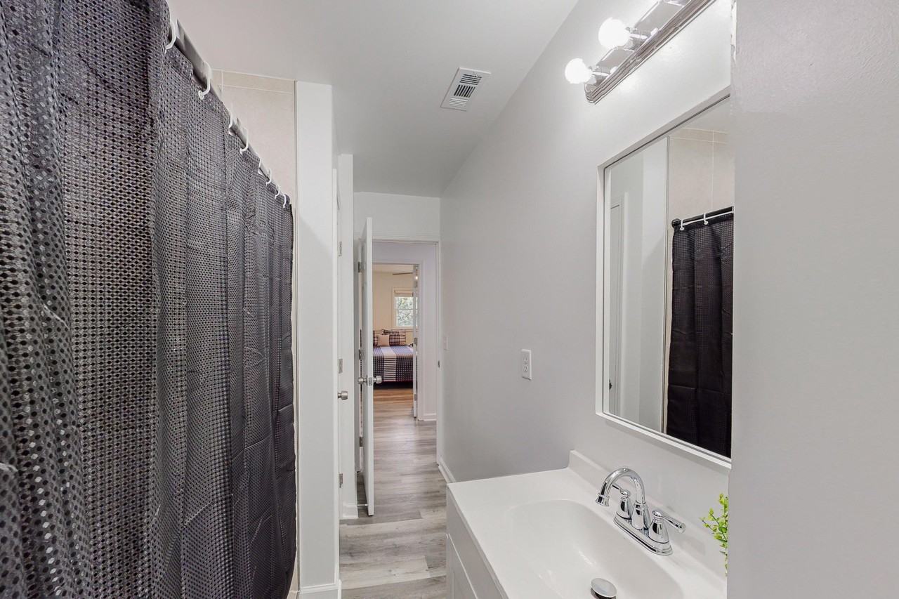 E Rhinehill Rd Se - Photo 4 of 14