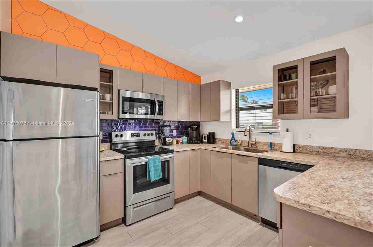 1704 Rodman St #1 - Photo 3 of 8