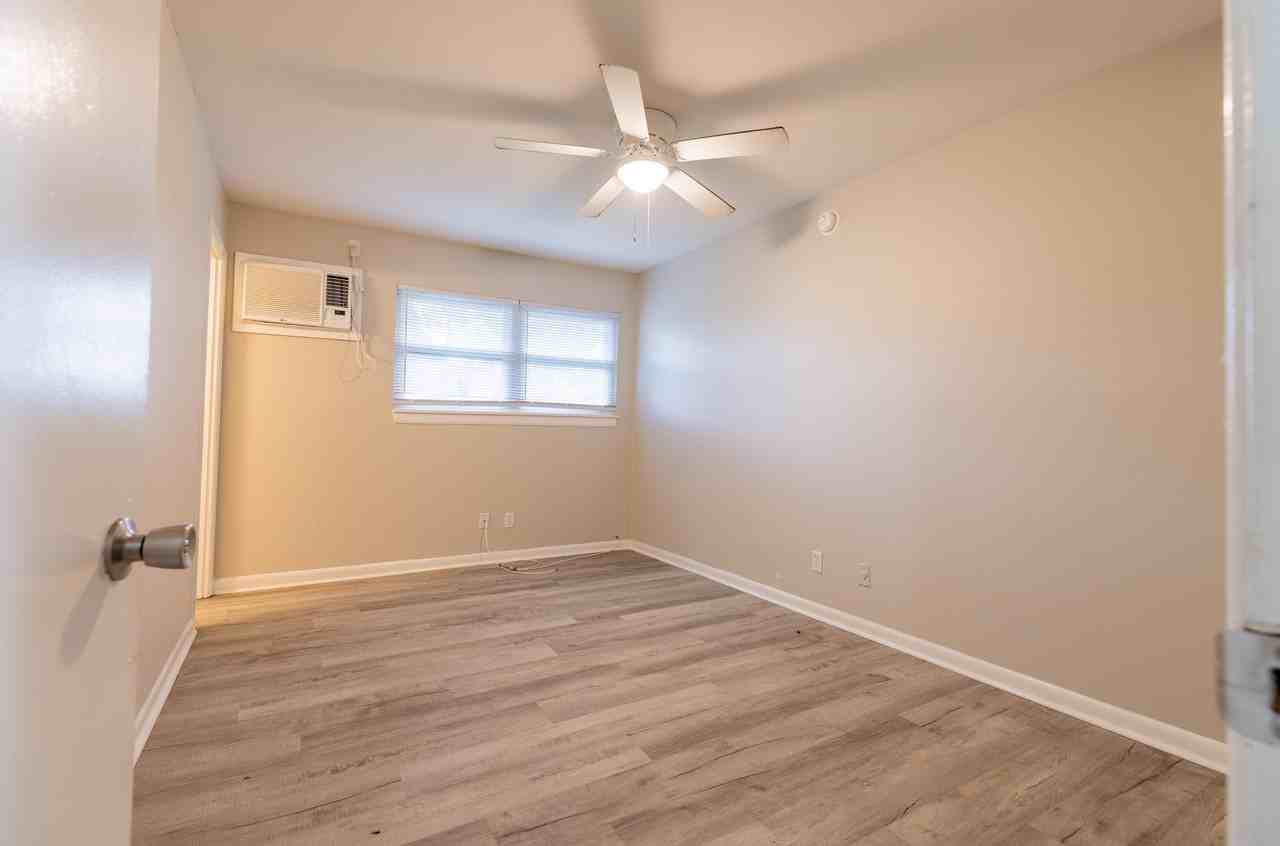 Johns Place Apartments - Photo 3 of 7