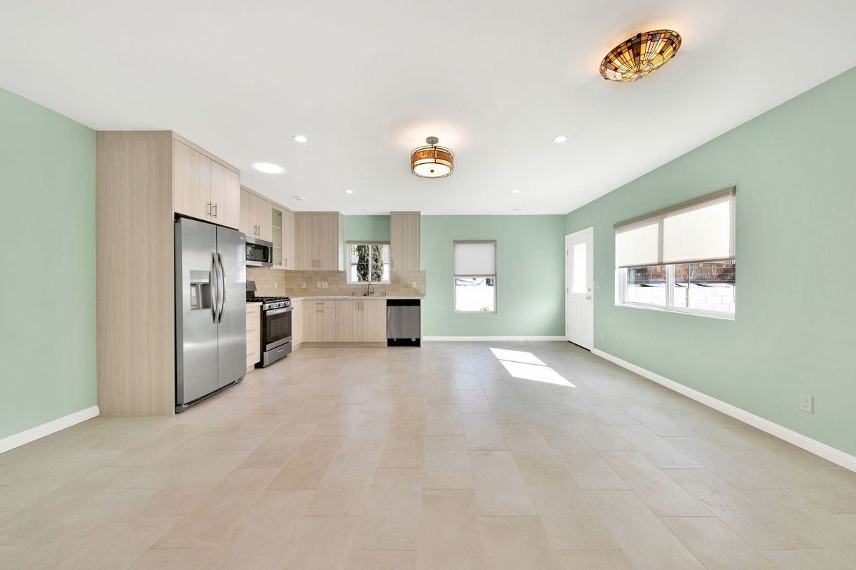 4131 Chevy Chase Dr - Photo 2 of 18