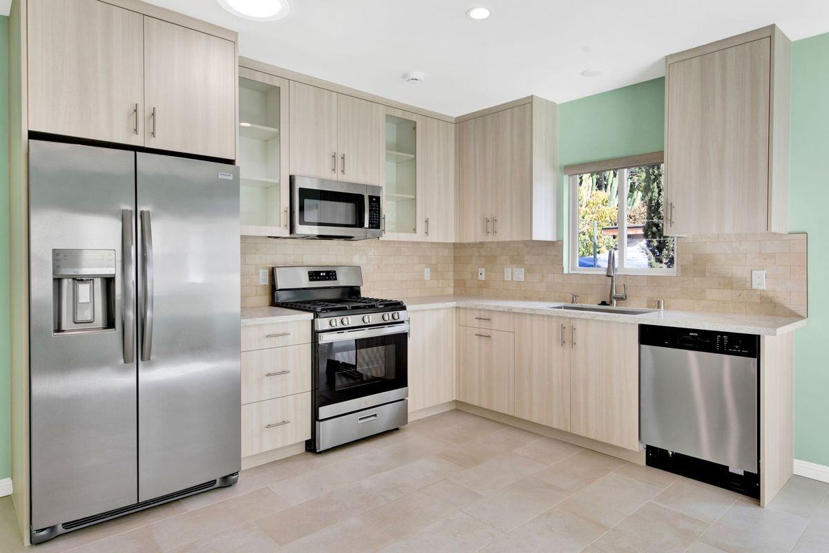 4131 Chevy Chase Dr - Photo 3 of 18