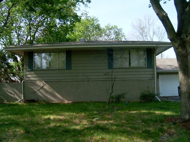 912 Kent Ave - Photo 3 of 5