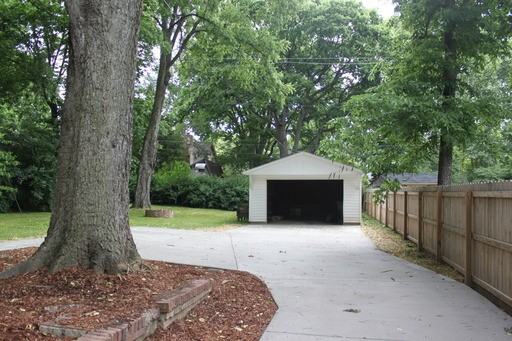 220 Harding Pl - Photo 3 of 8