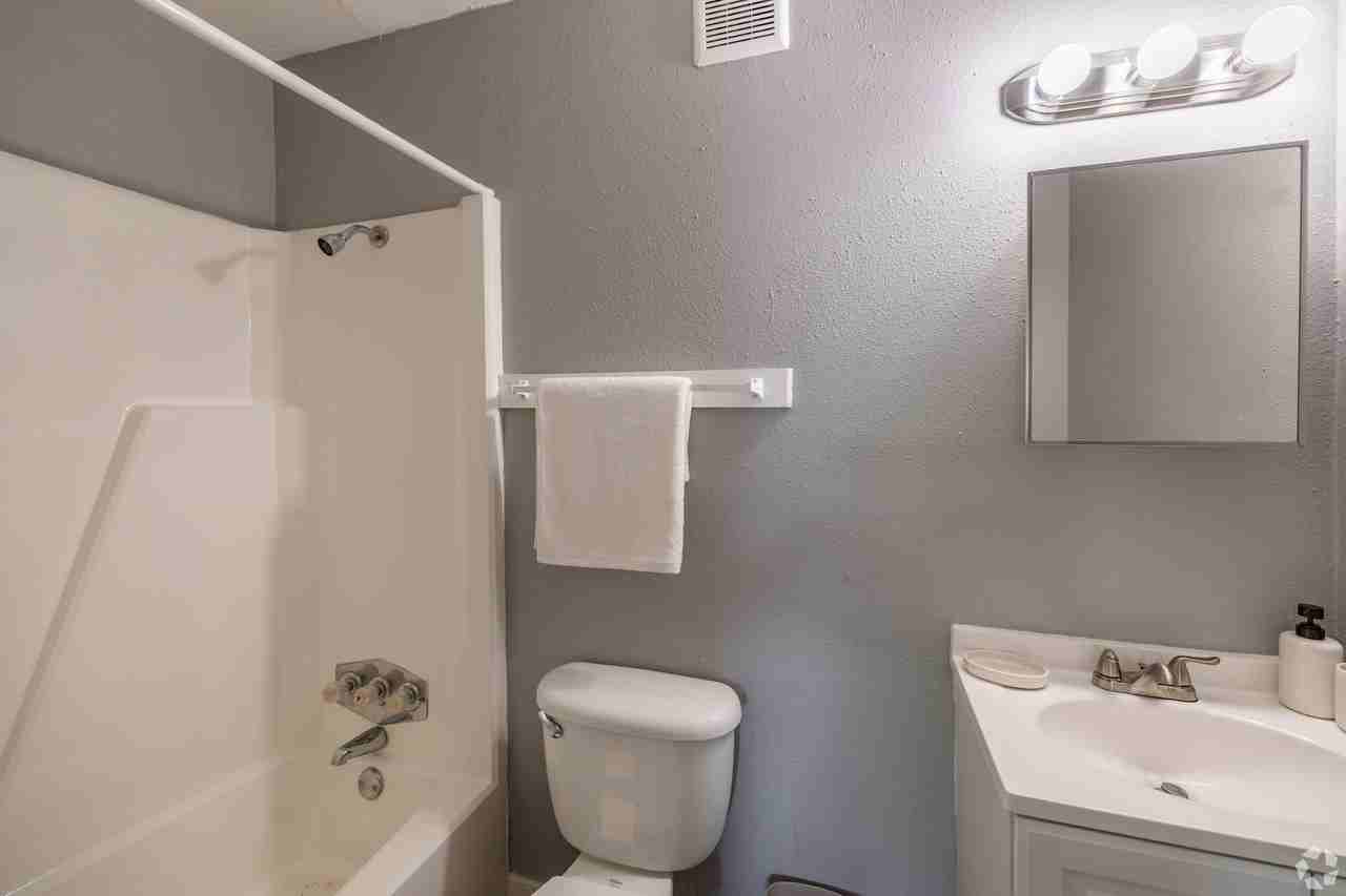 Ashton Place Apartments - Photo 5 of 18