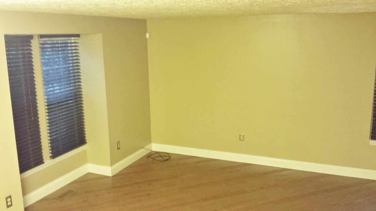 935 Angel Valley Ct N - Photo 3 of 12