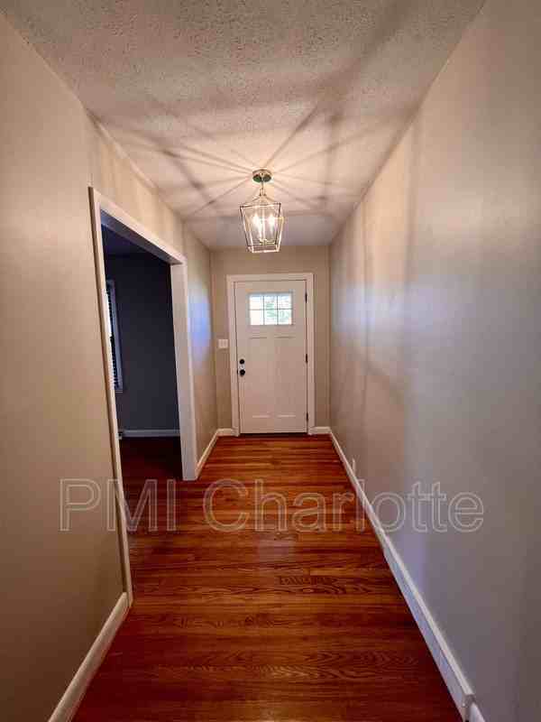 528 N Carolina Ave - Photo 4 of 32