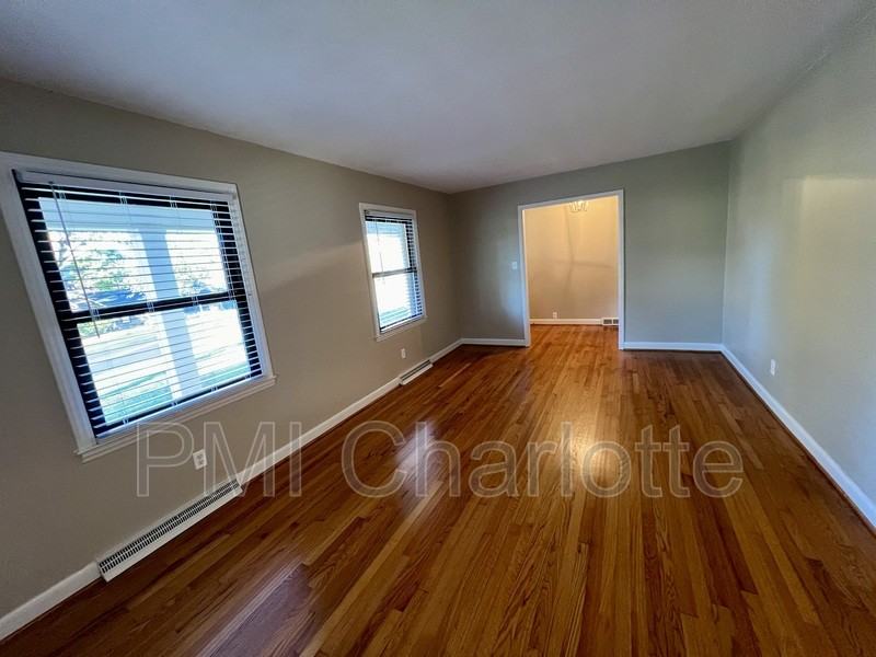 528 N Carolina Ave - Photo 5 of 32