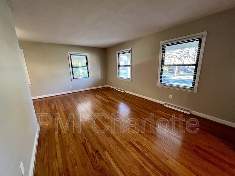 528 N Carolina Ave - Photo 6 of 32