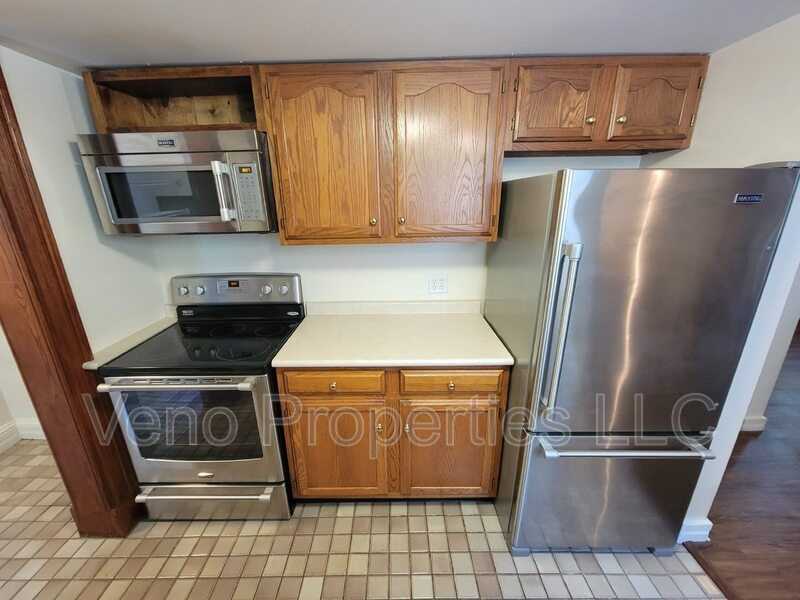 206 N Pearl St #105 - Photo 2 of 19