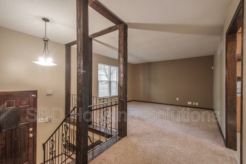 11951 Sycamore Ave - Photo 2 of 10