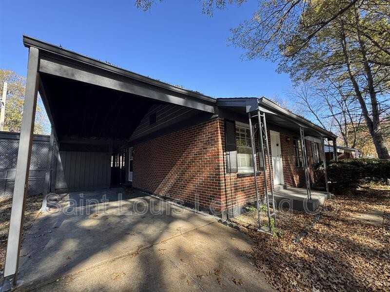 1749 Foley Dr - Photo 3 of 34