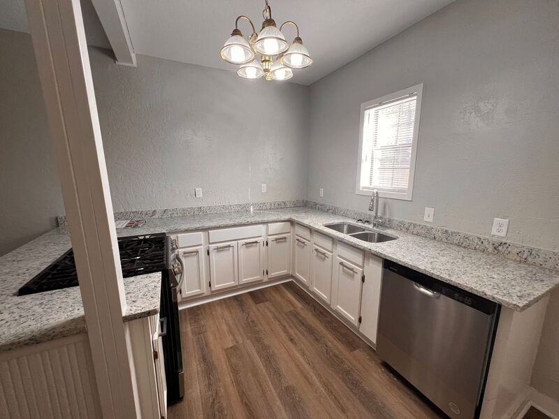 1521 S State St #A - Photo 3 of 15